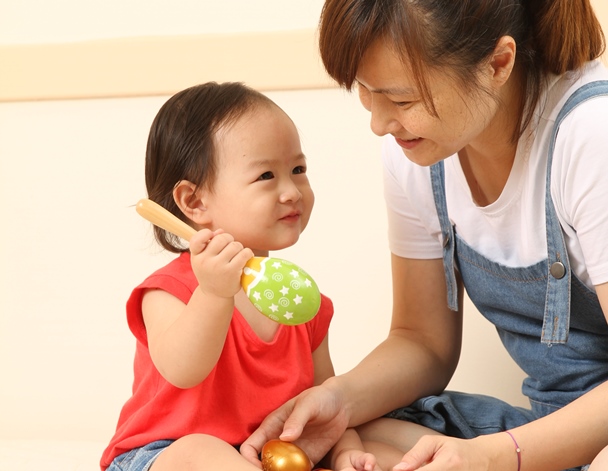 愛上敲敲打打|信誼好好育兒|信誼基金會|分齡教養，父母最佳幫手